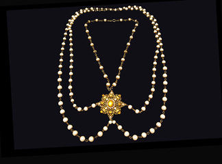 Big Necklaces With Pearls