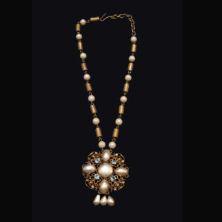 necklace with pendant 36