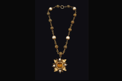 necklace with pendant 37