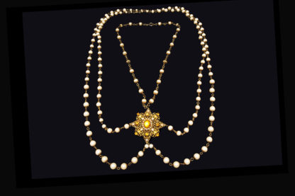 big necklace with pearls 2