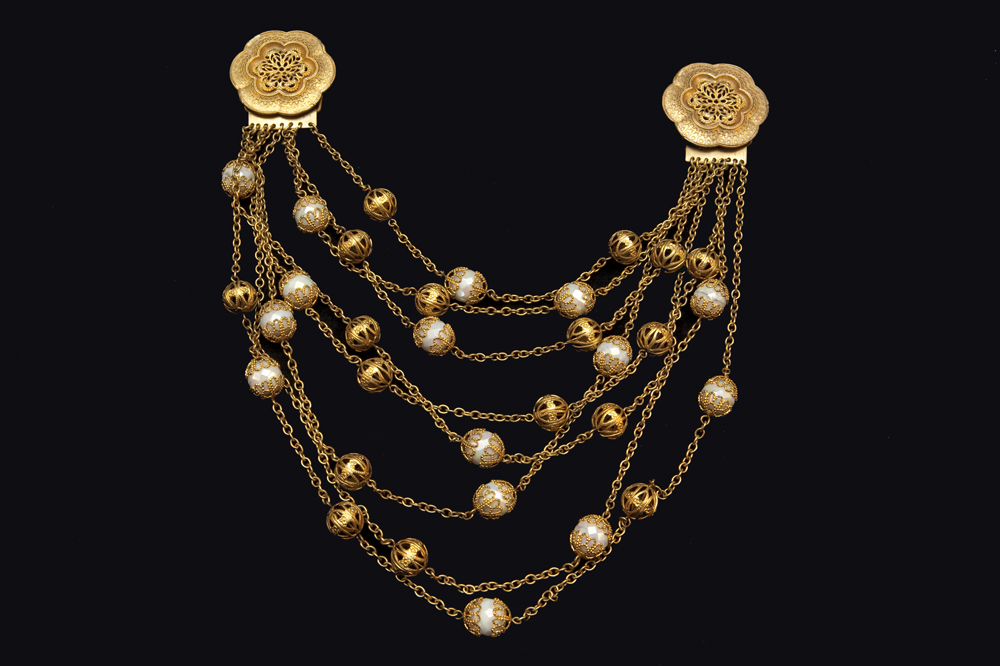 big necklace with pearls 29